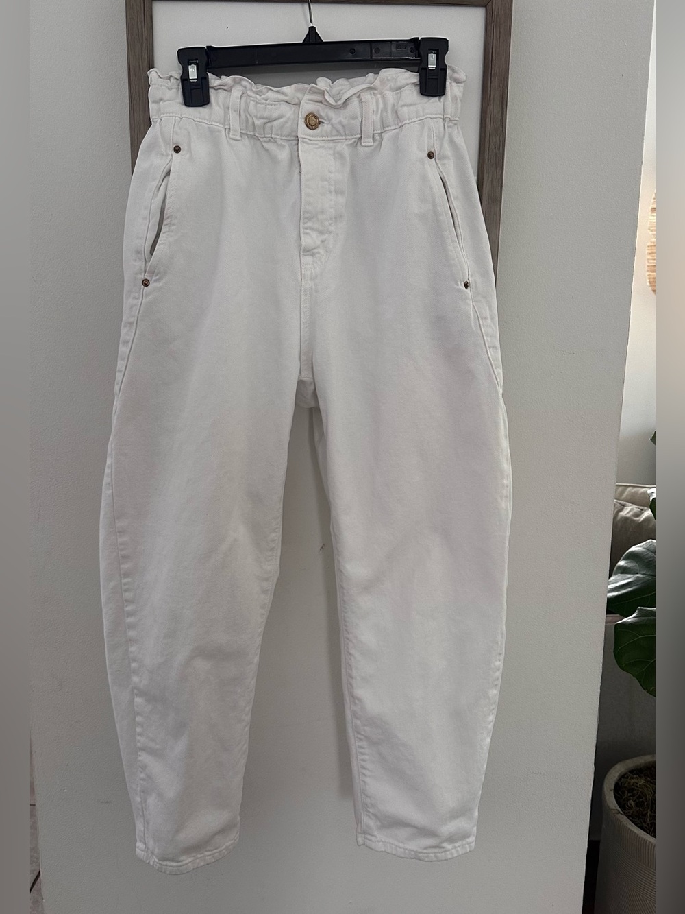 ZARA High-Rise Paperbag White Denim Pants Women’s Size 6 Vacation Style